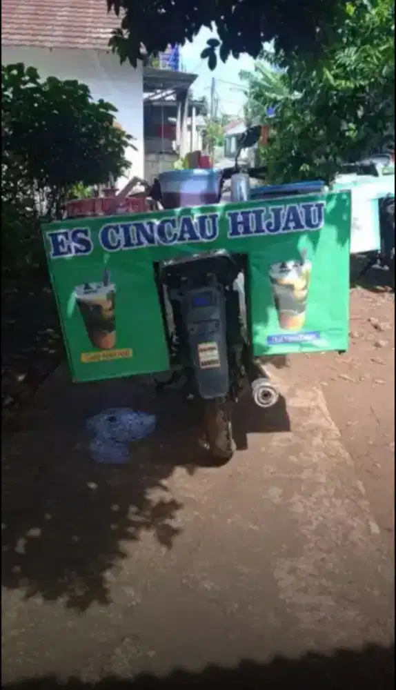 Dagang Es Cincau Keliling