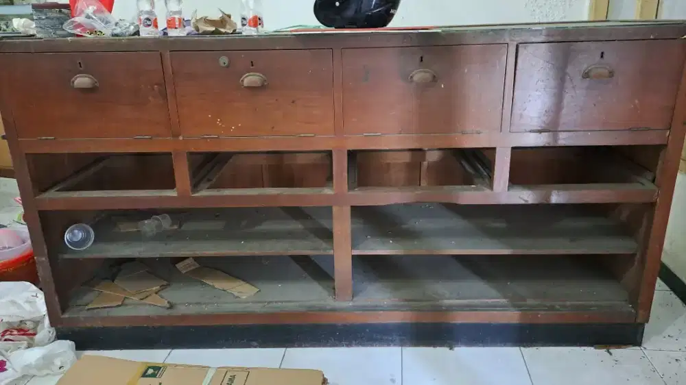 Jual etalase kayu jati lama / antik