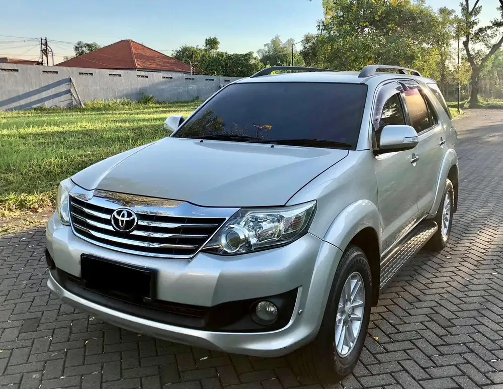 Toyota Fortuner Diesel Automatic G 2012 2011 original silver matic