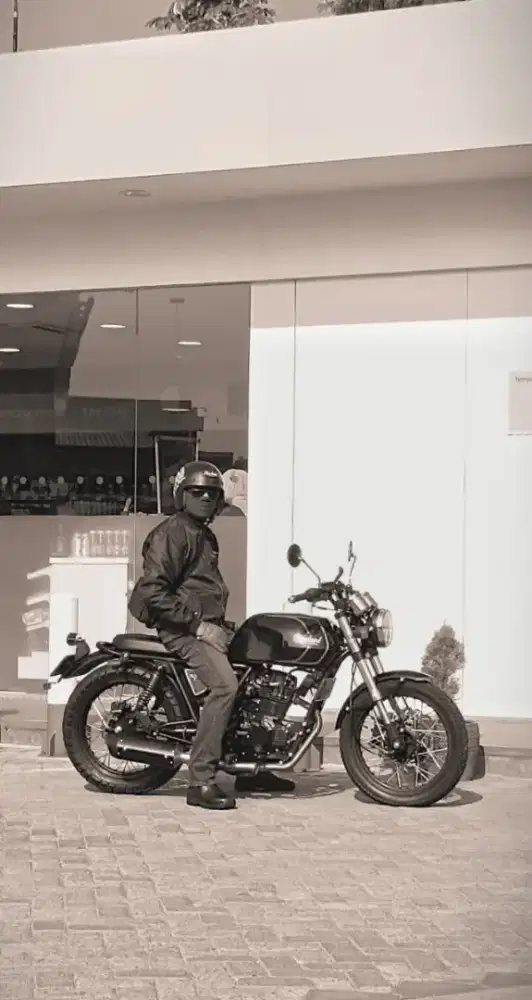 Retro Style Low KM - Cleveland Misfit
