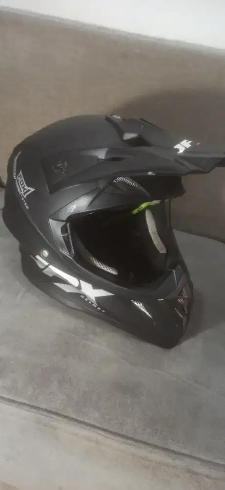 Helm cross merk JPX FOX 1