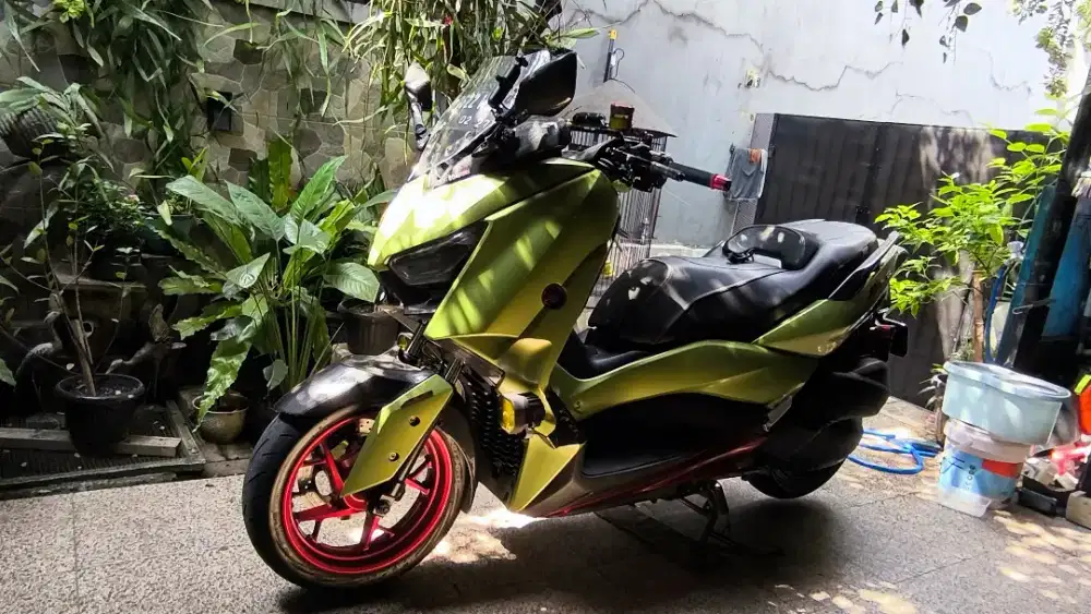 Xmax 2022 Rawatan tangan pertama dari baru