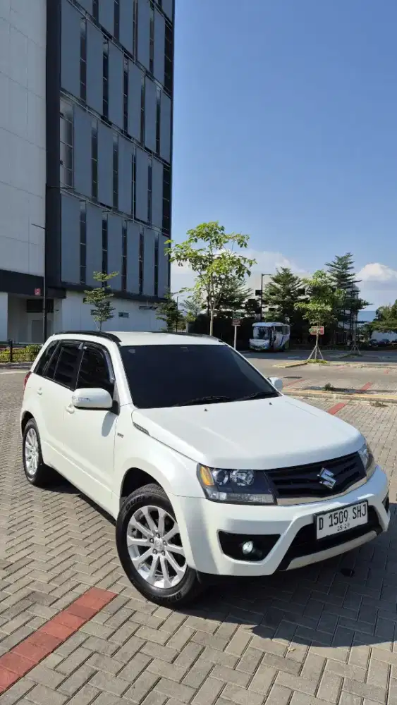 SUZUKI GRAND VITARA 2.4 Putih CBU Japan Manual 2013 Facelift
