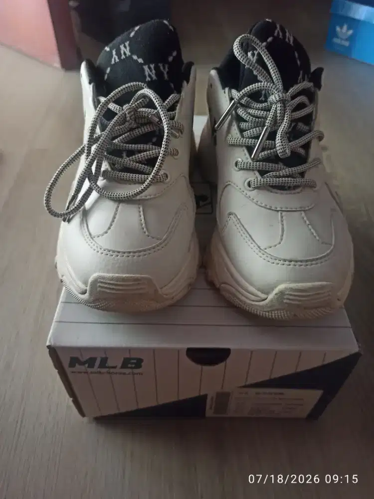Preloved MLB chunky