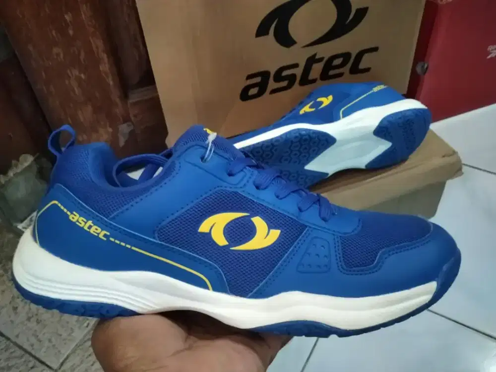 Sepatu tenis dan badminton astec size 44 murah