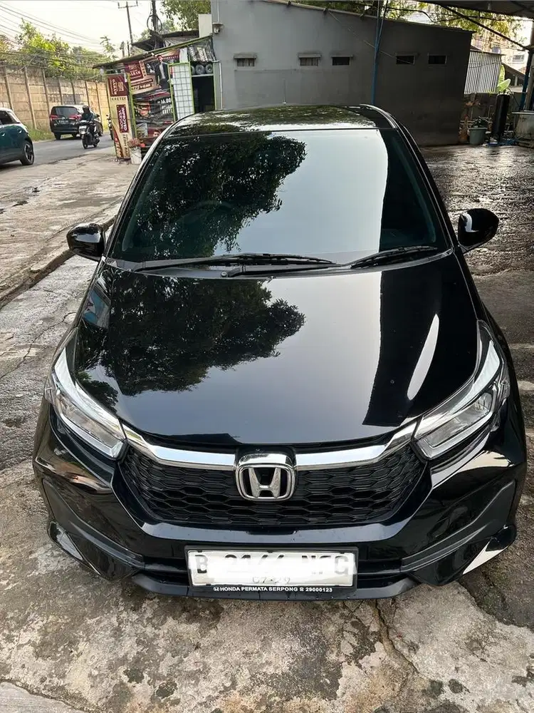 2024 Brio Satya 1.2 E CVT Hitam