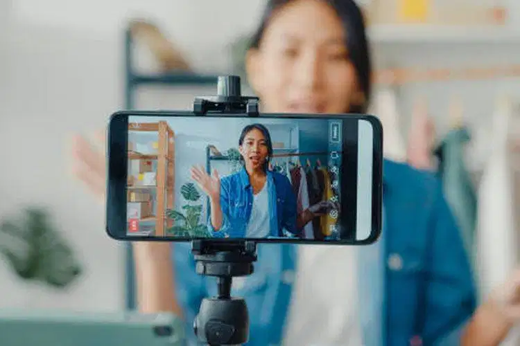mencari tenaga kerja untuk live