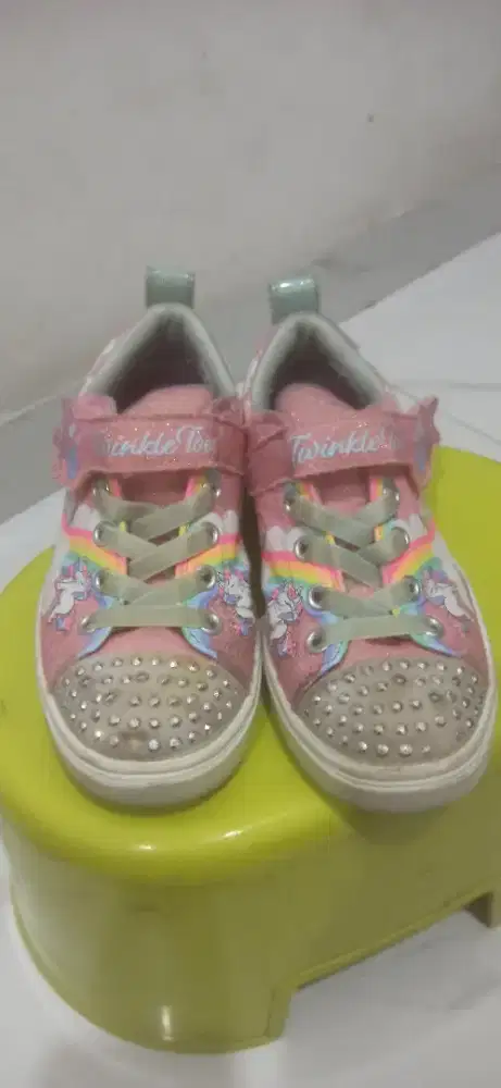 Sepatu anak skechers