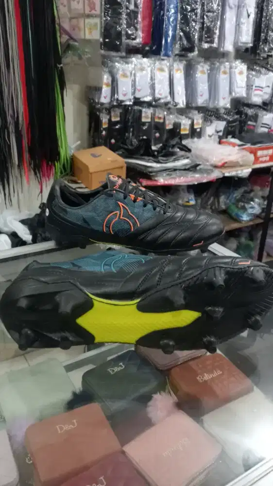 Sepatu bola size jumbo