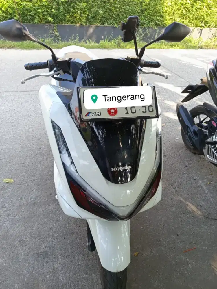 PCX 2025 putih glossy