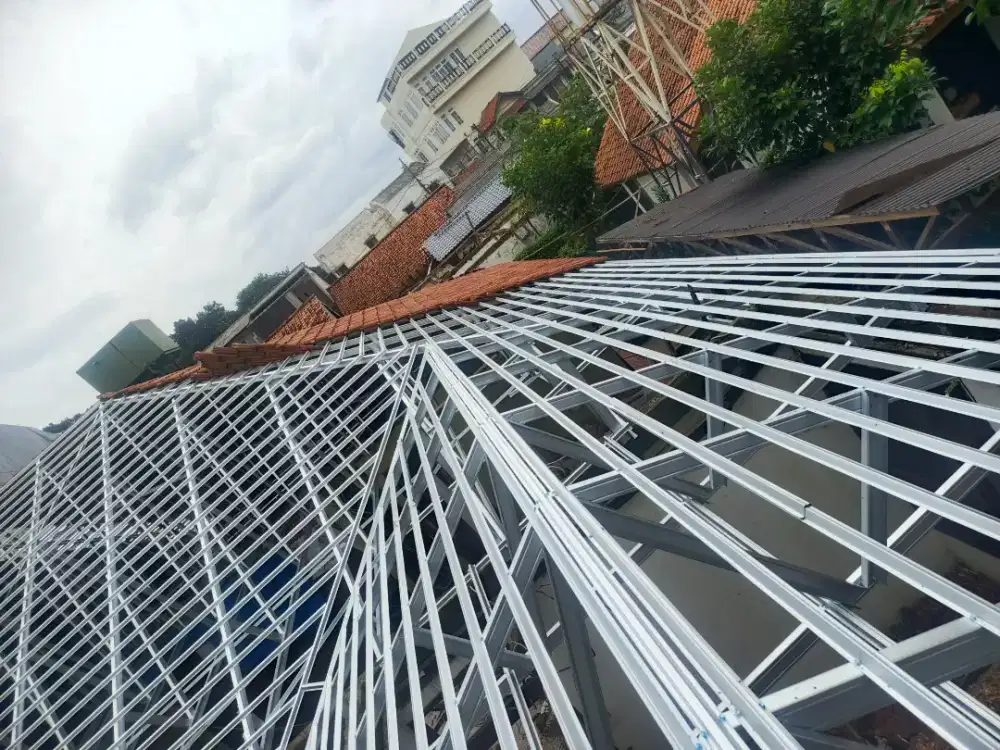 Renofasi atap kayu ganti baja ringan