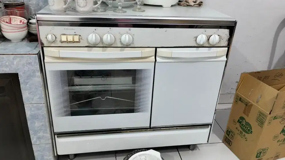 Kompor electrolux 4 mata + oven + penyedot asap masakan