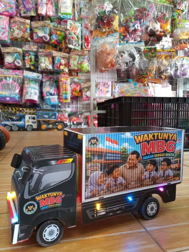 mainan anak mobil mbg kayu nyala lampu