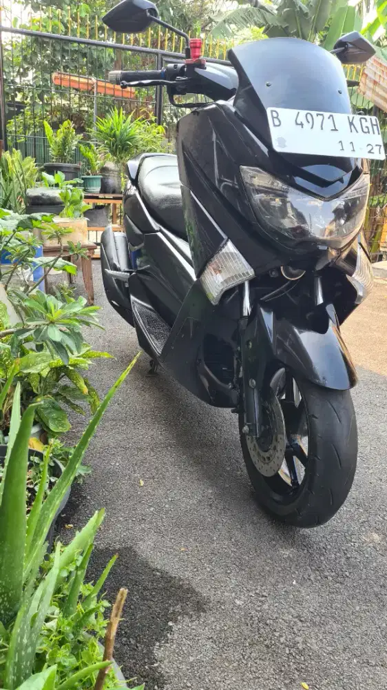 Nmax 2017 warna hitam