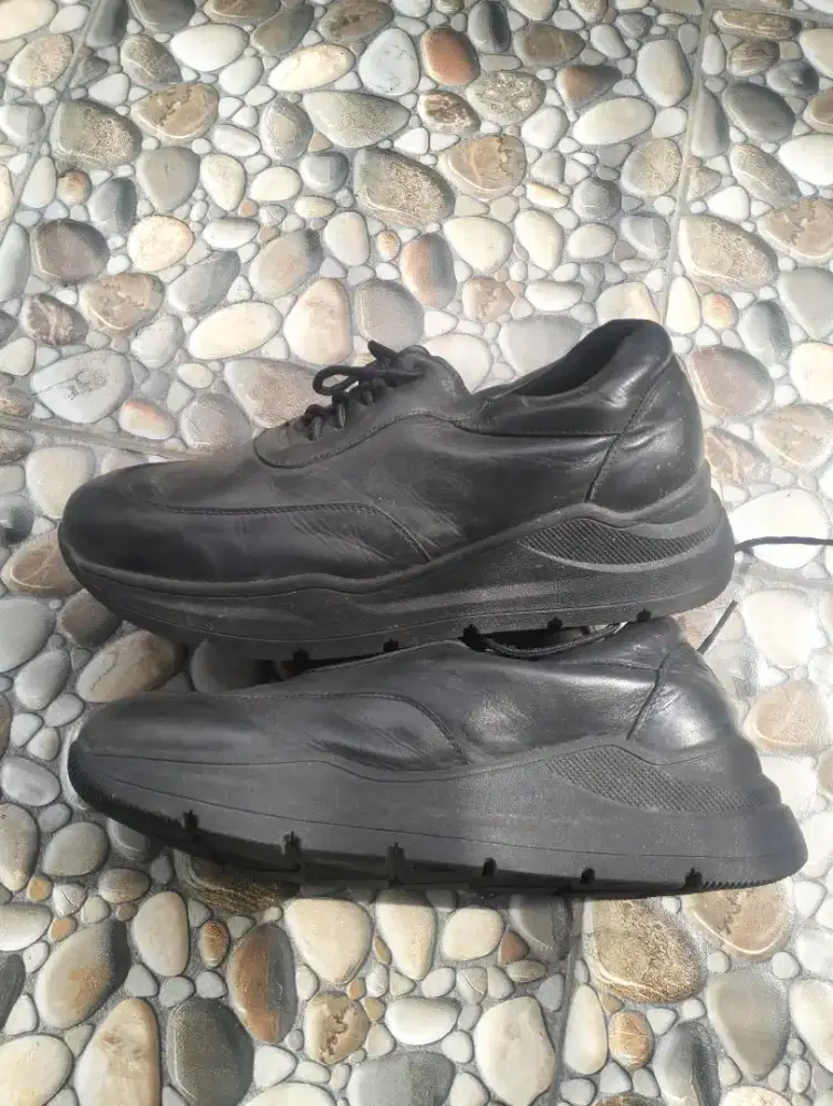 Sepatu PENAMBAH TINGGI BADAN