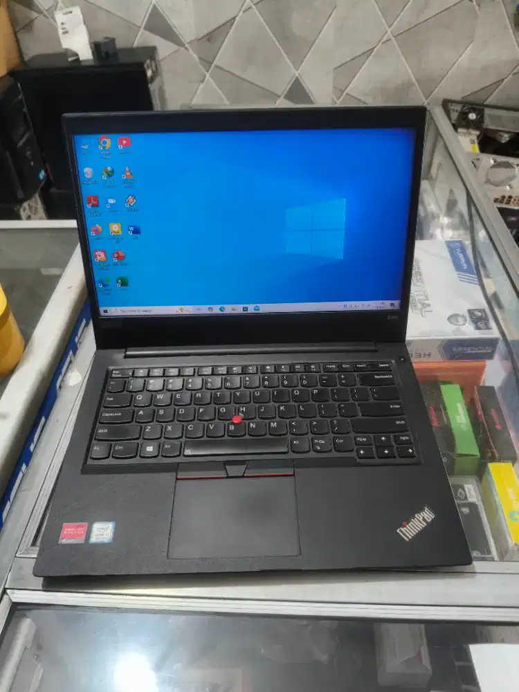Lenovo Thinkpad E480, core i7, VGA 2GB, RAM 8GB, gaming desain render