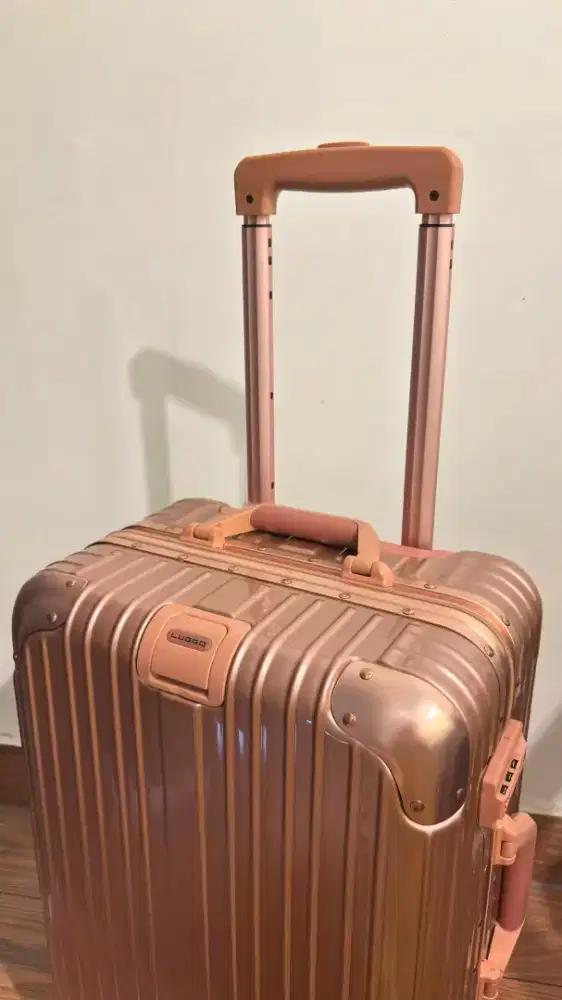 Dijual Koper Luggo uk cabin 20 pembelian Azko hanya baru sekali pakai