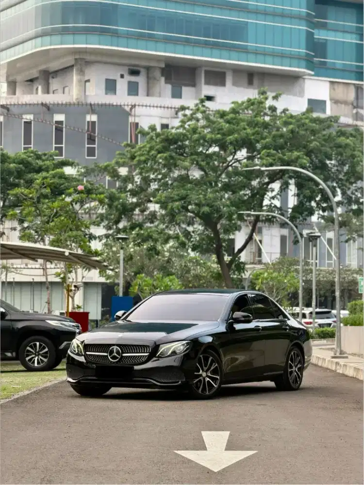 Mercedes E400 AMG Hitam