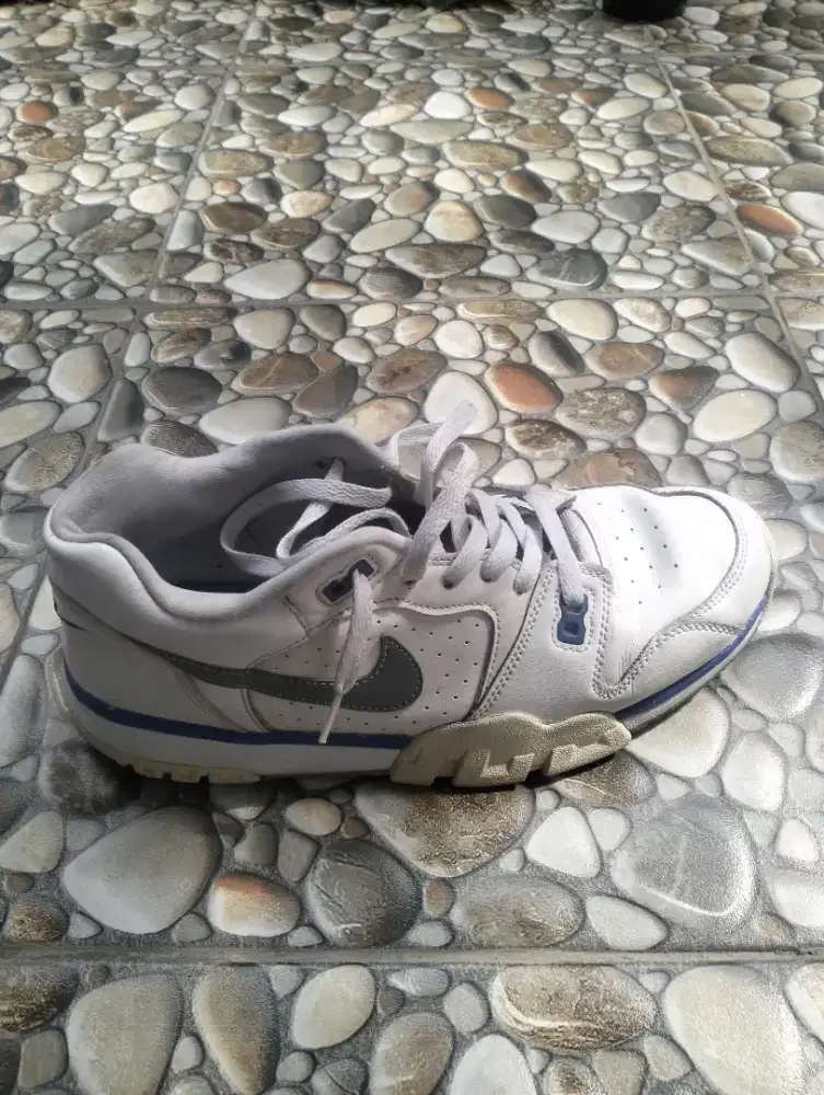 Sepatu Olah Raga  NIKE