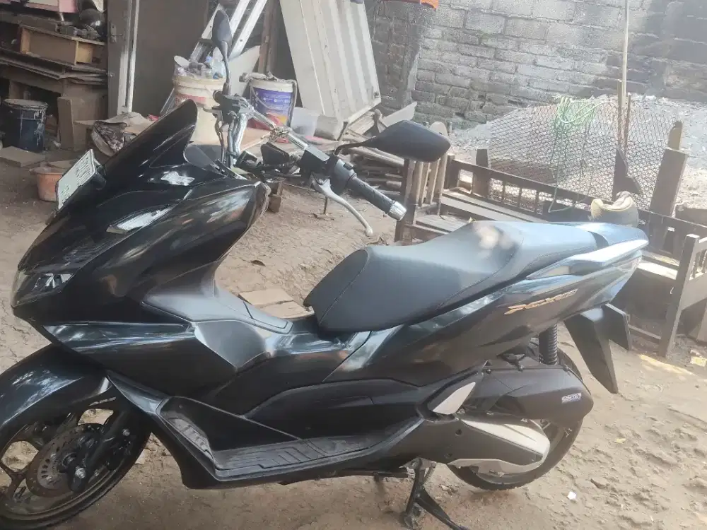 Di jual santai motor Honda PCX ABS 160 orisinil
