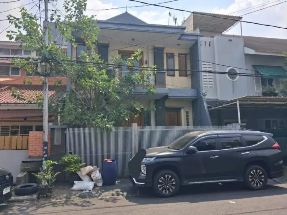 Dijual Rumah Siap Huni 2 1/2 Lantai Pondok Indah