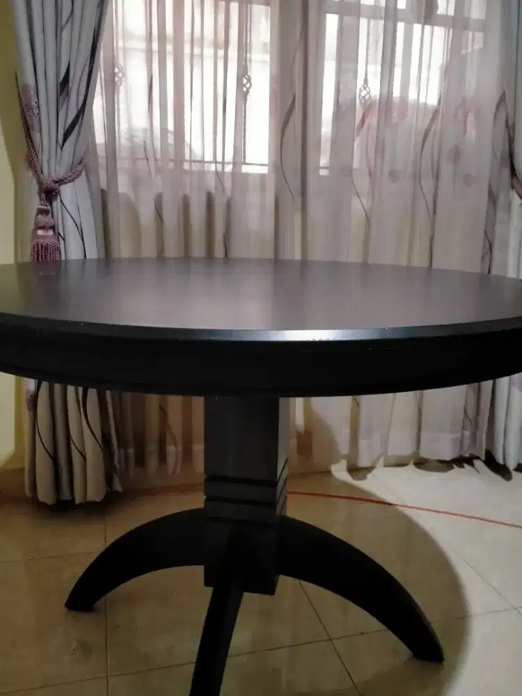 Meja Makan Bulat Kayu Solid Minimalis Diameter 110 cm