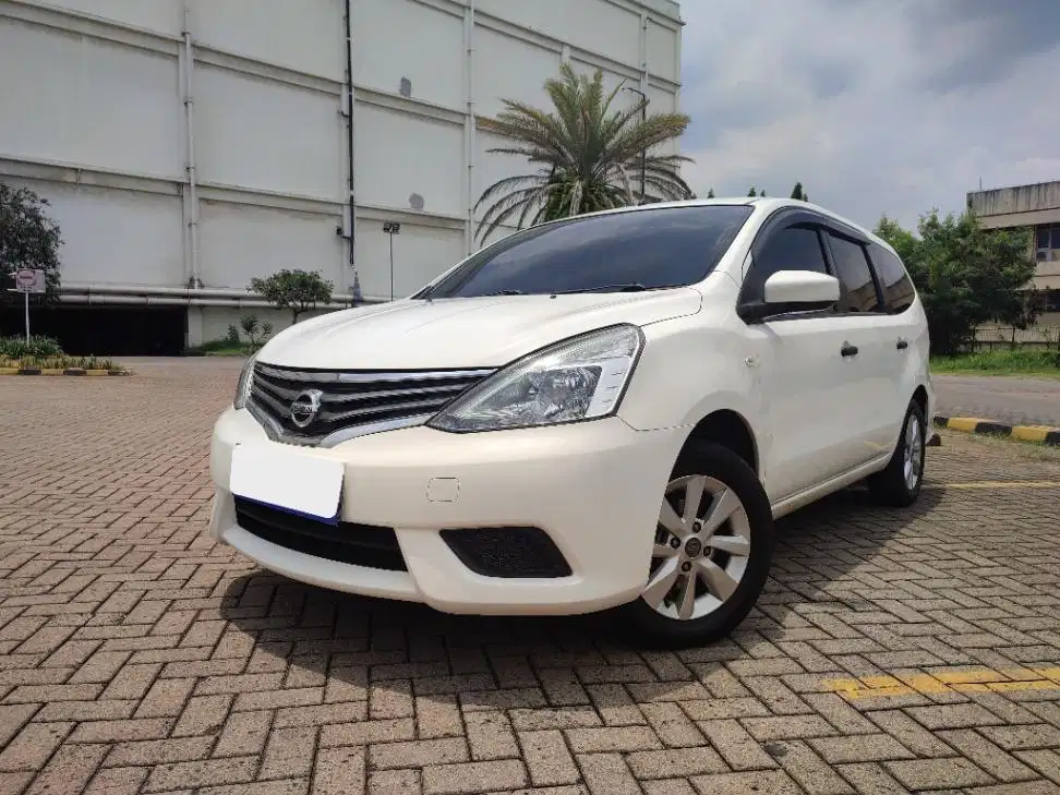 DP MURAH Nissan Grand livina 1.5 SV Bensin-AT 2013 Putih CPZIB