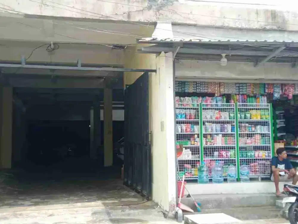 jual tempat usaha + parkir mobil+ kost di petemon Surabaya