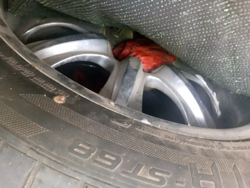 Velg dan ban pajero msh bagus dan tebal