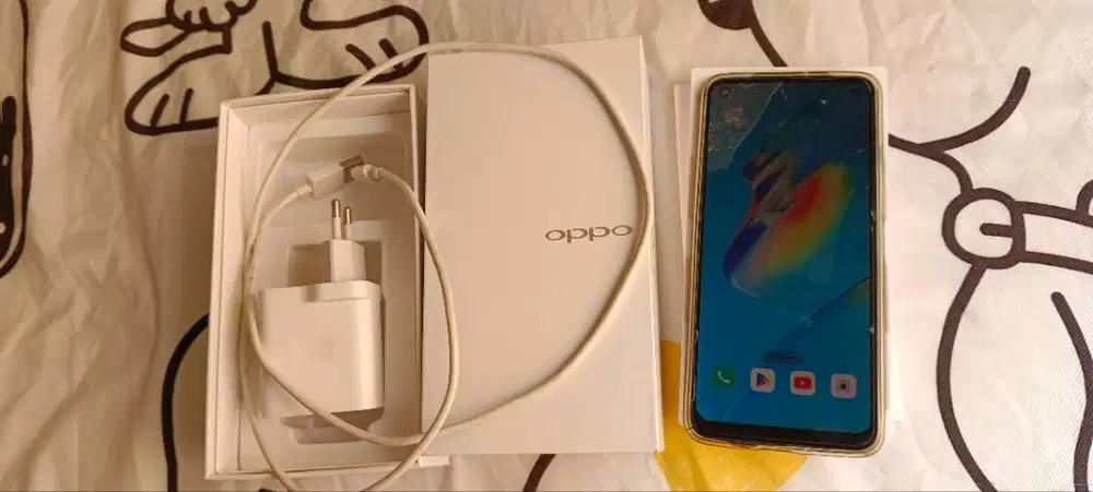 Hp oppo A54 R4/128 minus kaca LCD retak tapi LCD aman batt agak gendut