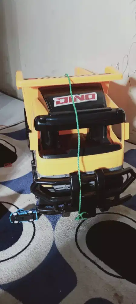 Mainan mobilan truk anak