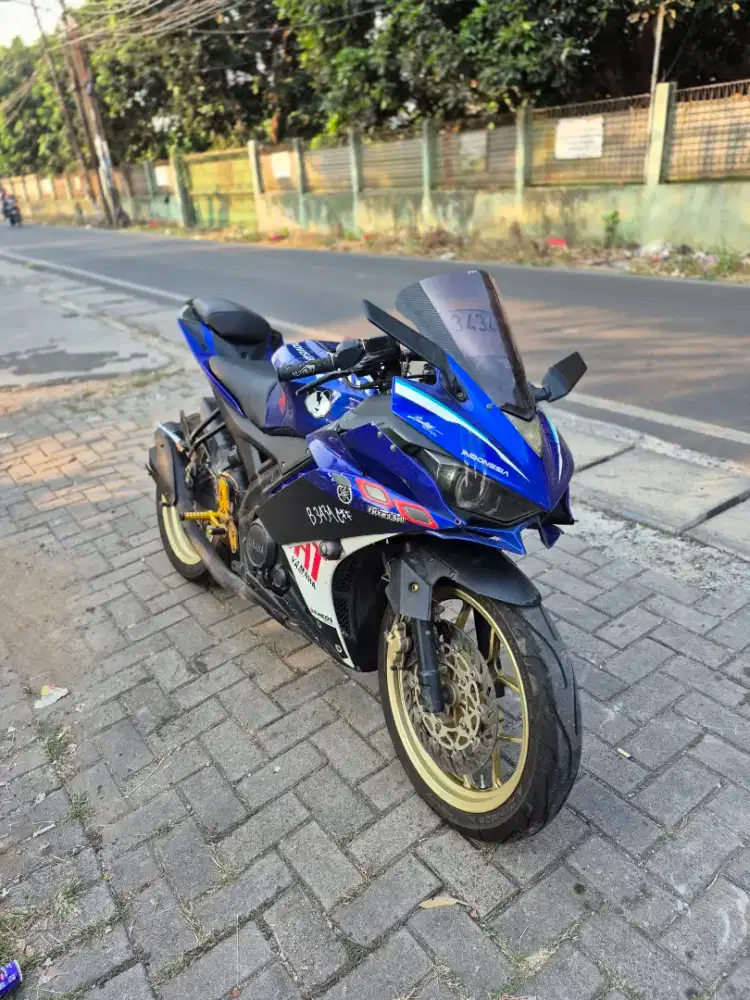 Dijual Yamaha R15 V2 tahun 2016 surat lengkap
