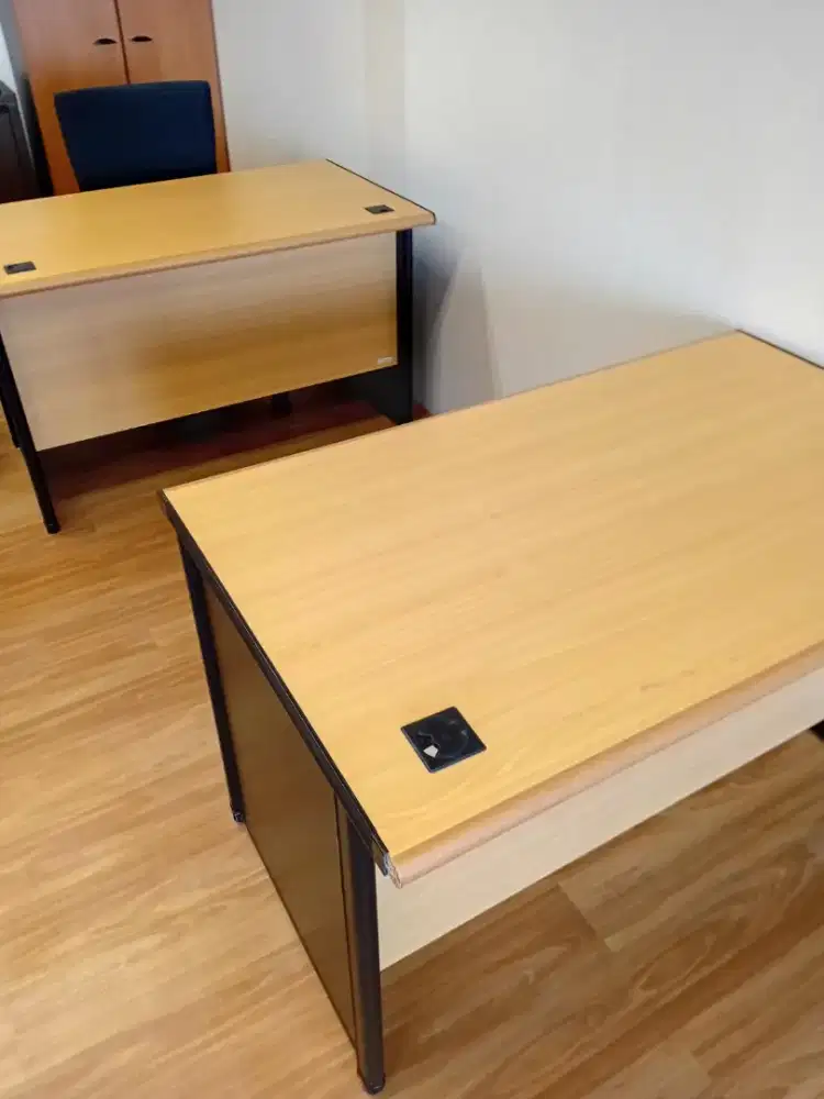 Meja Kantor Normal