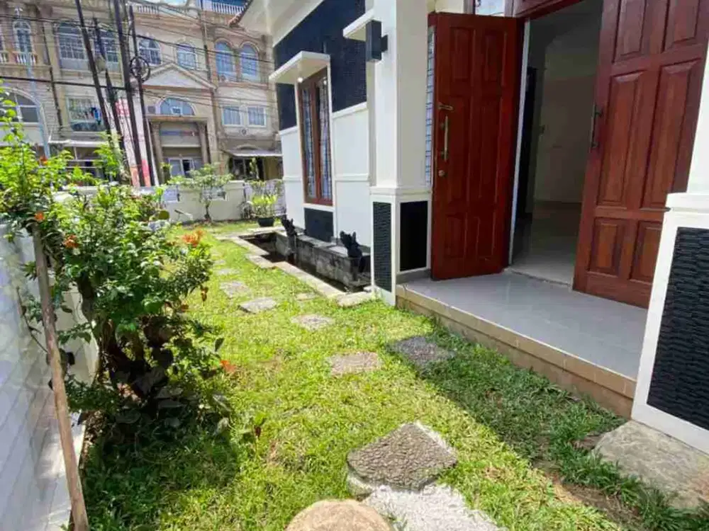Disewakan Rumah Bagus dan Besar di Pinggir jalan utama Galaxy Bekasi Selatan