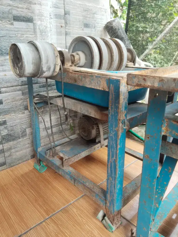 Mesin potong Dan poles batu akik
