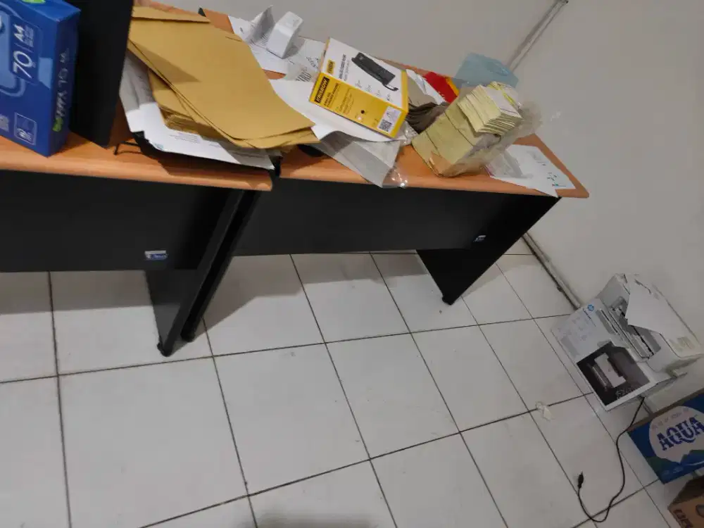 Meja UNO kantor dan meja meeting kantor