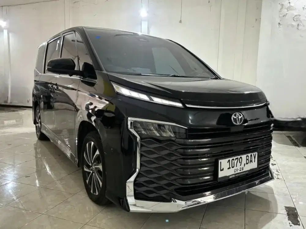 TOYOTA VOXY 2.0 2023 MATIC