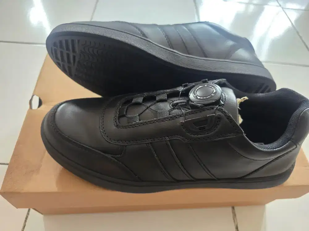 Jual Sepatu kondisi bagus dan baru