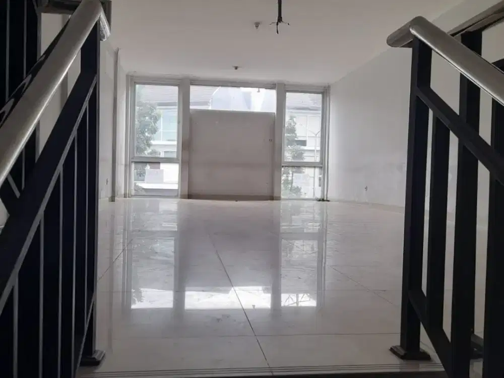 Disewakan Ruko 2 Lantai Nyaman Siap Pakai Cocok untuk Usaha Lokasi di Holis Regency Bandung