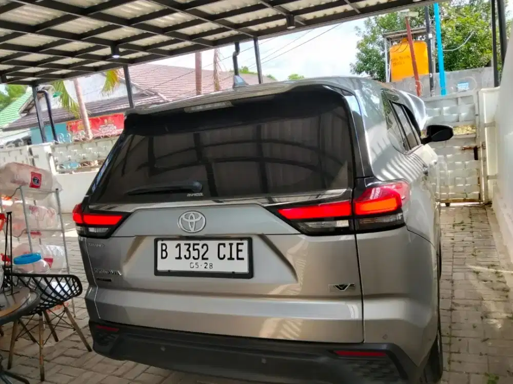 Di jual mobil toyota inova plat B