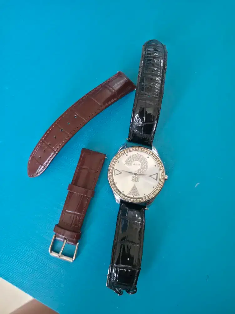 Jam tangan wanita Guess