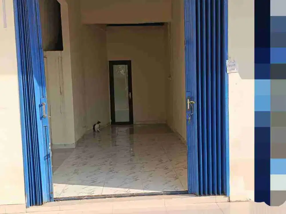 Disewakan cepat ruko di jalan perjuangan km 1 closednya udh duduk kamar mandi digabung sama balkon belakang belum ada wastafel bisa dibuat juga kalau mau buat wastafel di ruko yang disewakan harga 25 jt per tahun tanah sudah SHM lb 9,5 m lt 15