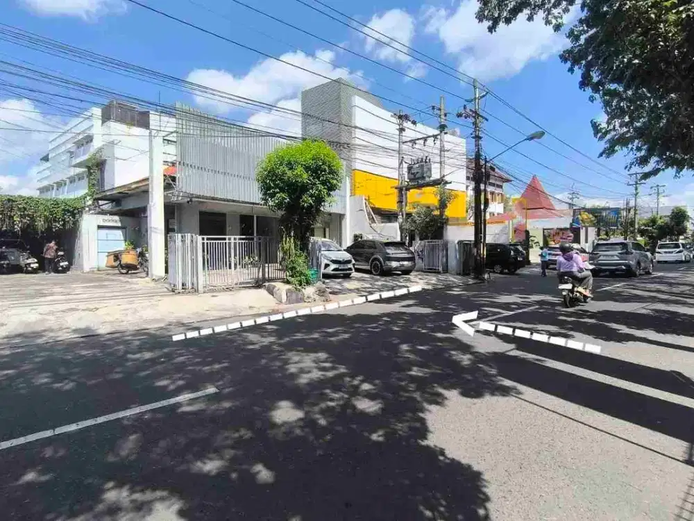 Rumah Strategis Tepi Jalan Raya Solo Kota