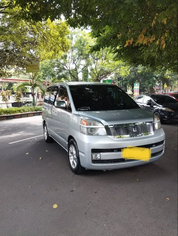 JUAL TOYOTA VOXY 2004 CBU