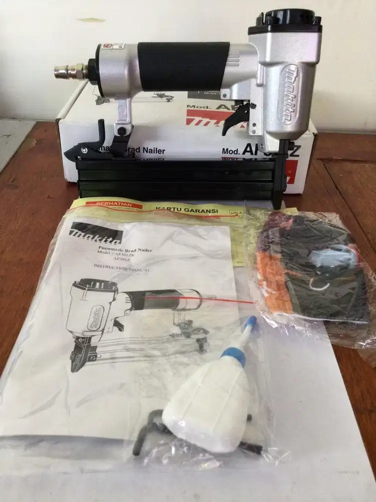 MESIN PAKU TEMBAK MAKITA AF301Z