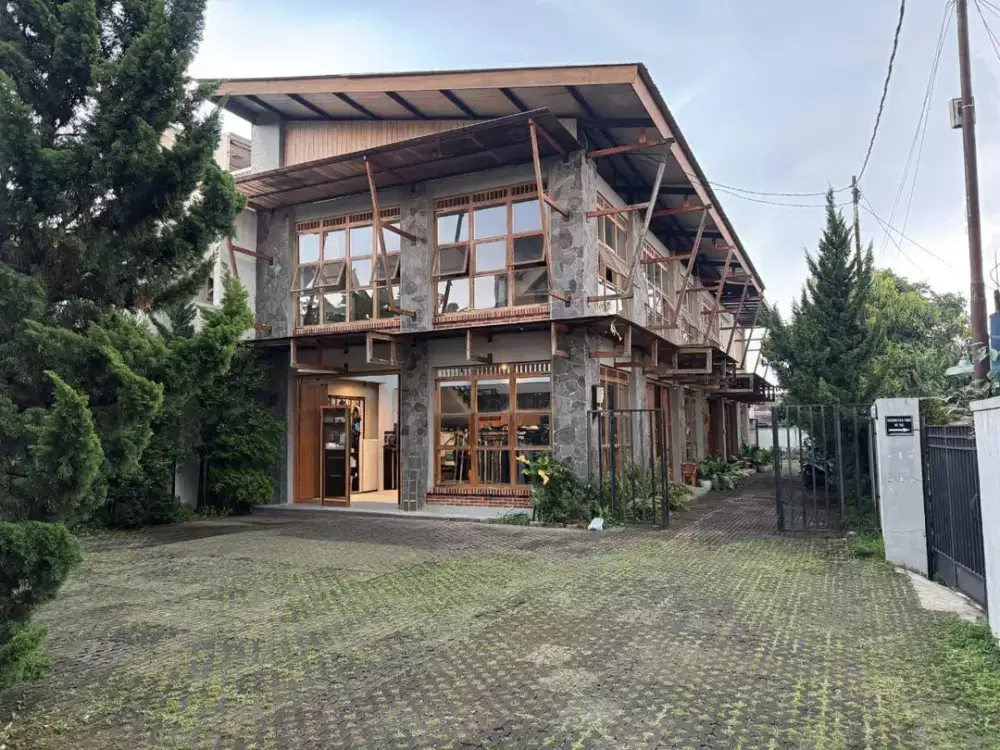 Rumah Luas Cocok untuk Usaha di Jalan Cigadug Bandung Jawa Barat