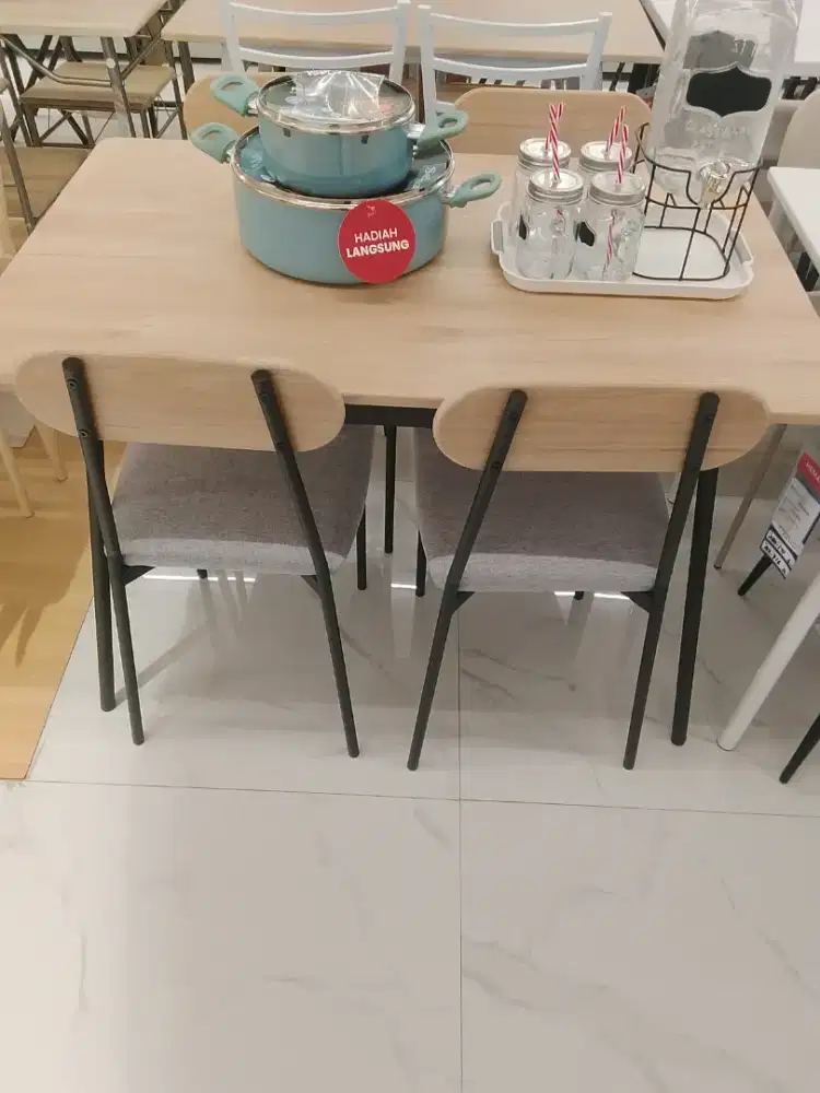 Set meja makan + 4 kursi