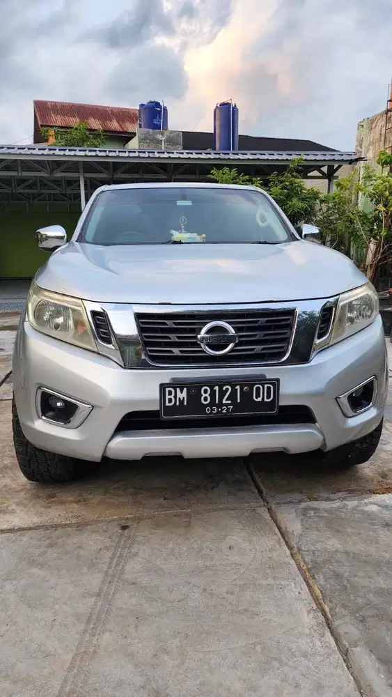 Dijual Mobil Nissan Navara 2.5 NP300 SL 4x4 Diesel MT Tahun 2015