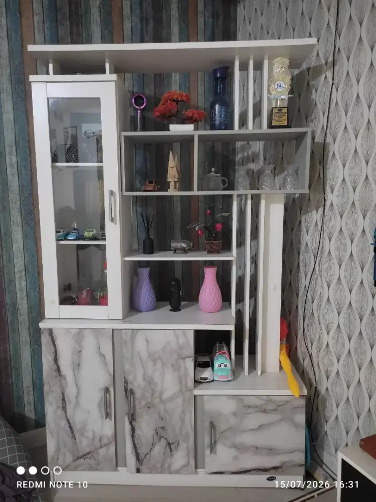 Kamari sekat ruangan