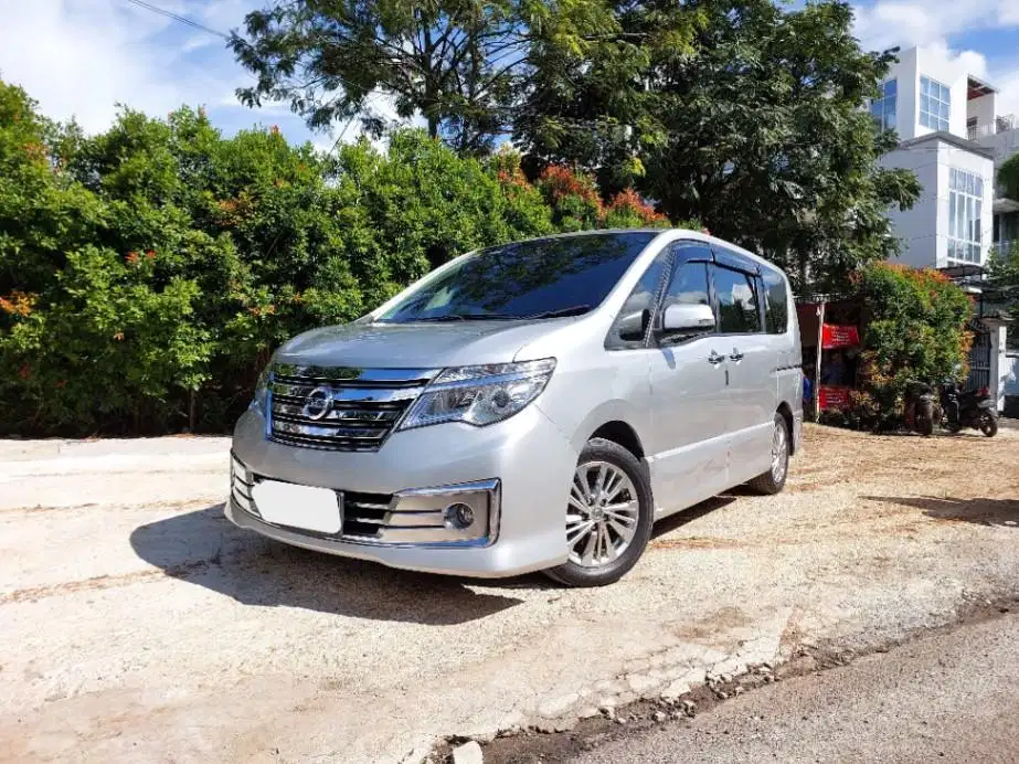 DP MURAH Nissan Serena 2.0 Highway Star Panoramic Bensin-AT CWVCB